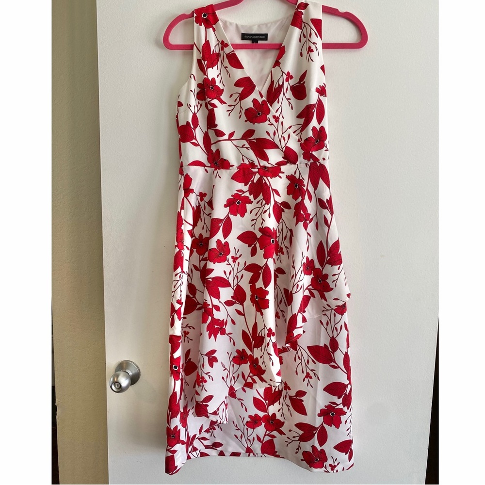 NWOT-Banana Republic Beautiful Red Floral Print Dress 🌺 Size 2